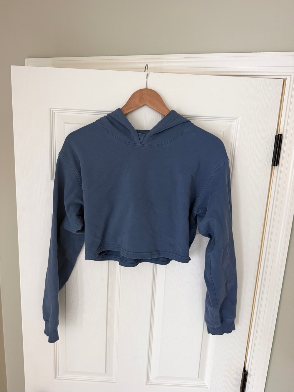lululemon athletica faded blue cropped hoodie